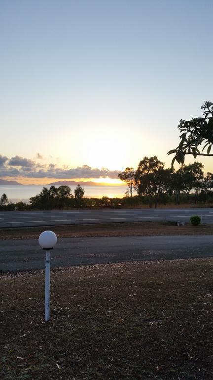 Ocean View Motel Bowen Exterior photo