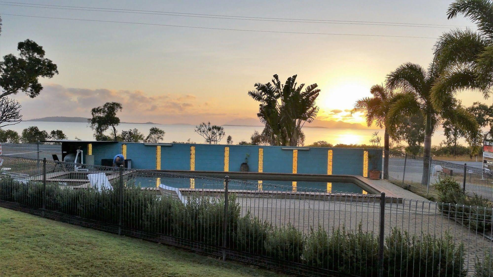 Ocean View Motel Bowen Exterior photo